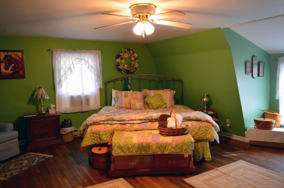 upstairs greenroom bed